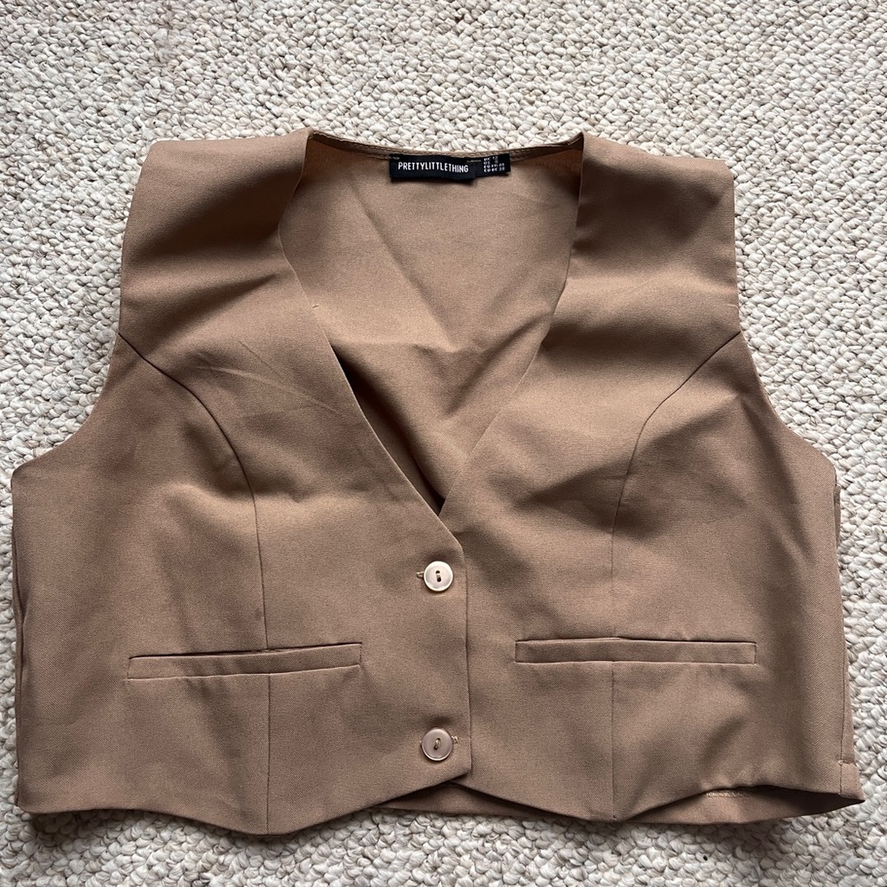 PrettyLittleThing Women's Tan Cropped Vest
